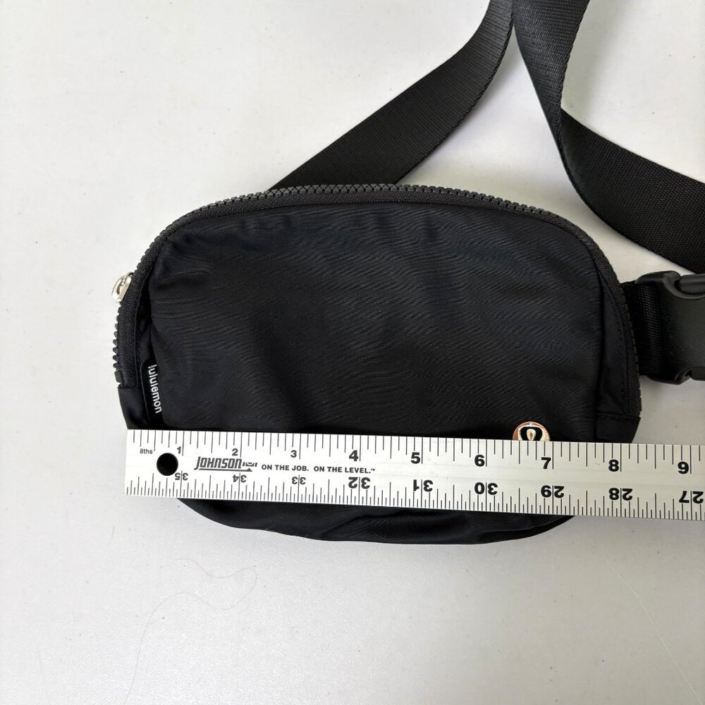 Lululemon Everywhere Belt Bag Black 1L Adjustable Strap Fanny Pack LU9AX2S - Picture 10 of 11